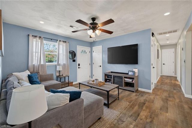 478 Duchess CT, Hampton, VA 23669