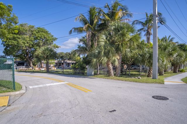 1207 Milfred Street, Delray Beach, FL 33444