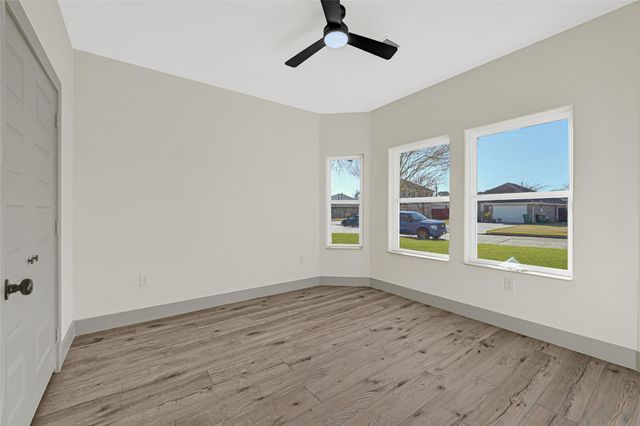 2832 Ashley Street, La Marque, TX 77568