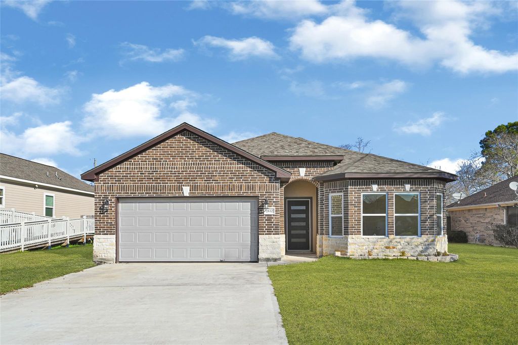 2832 Ashley Street, La Marque, TX 77568