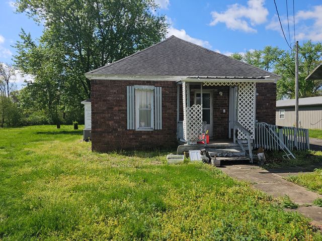 607 Filbert Street, Odin, IL 62870