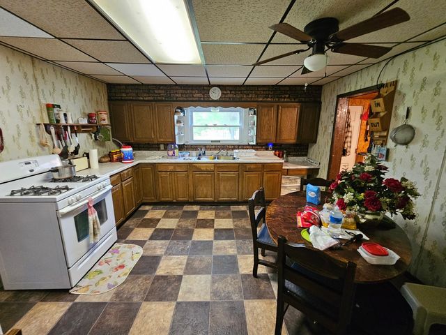 607 Filbert Street, Odin, IL 62870