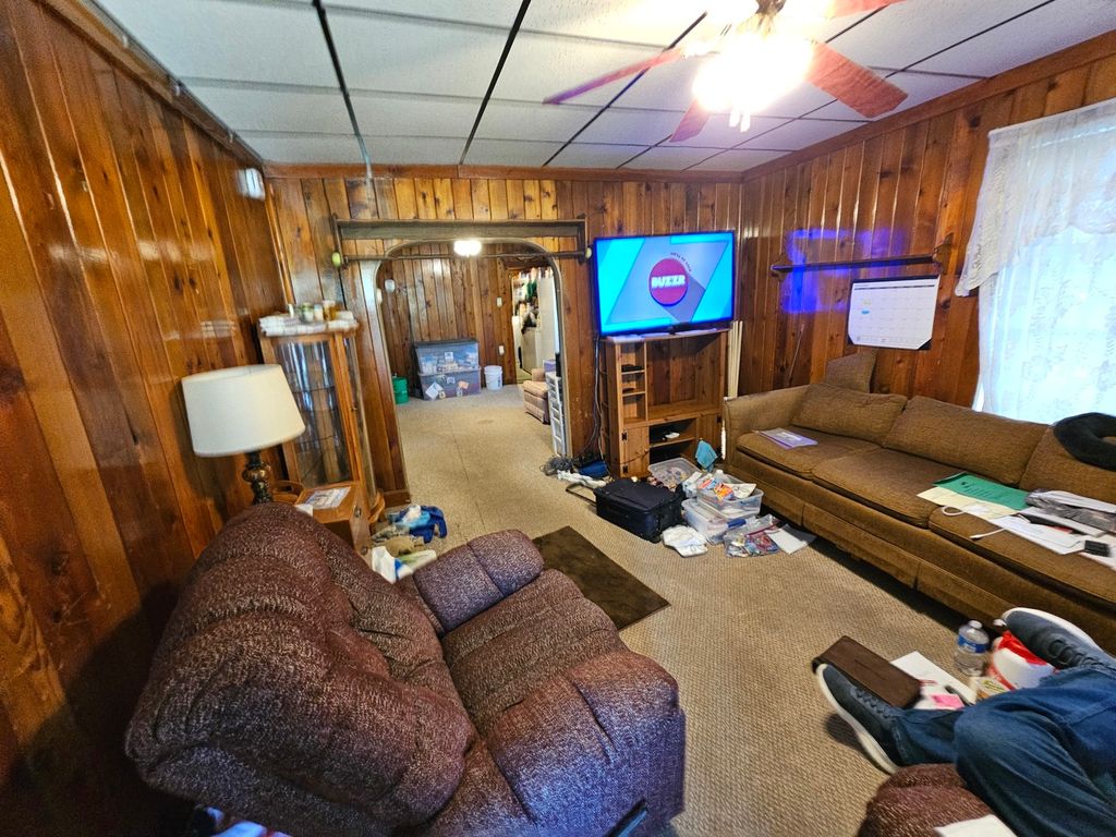 Image 18 of property listing at 607 Filbert Street, Odin, IL 62870