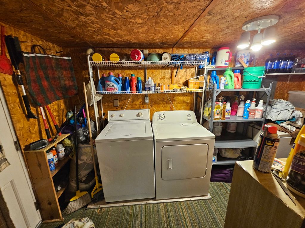 Image 25 of property listing at 607 Filbert Street, Odin, IL 62870