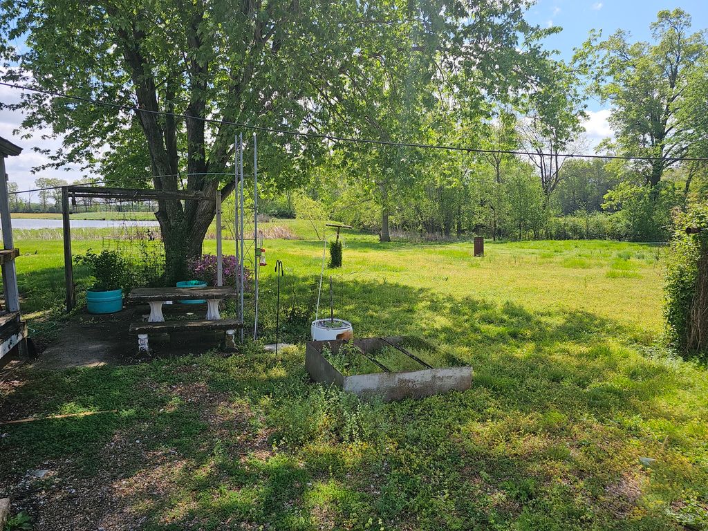 Image 9 of property listing at 607 Filbert Street, Odin, IL 62870