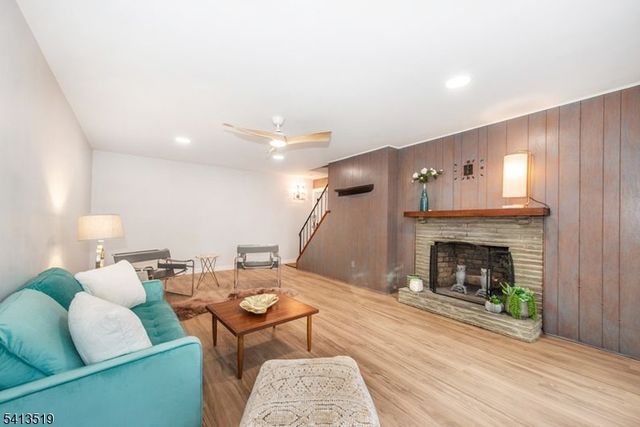 17 Putters Rd, Roxbury Twp., NJ 07876