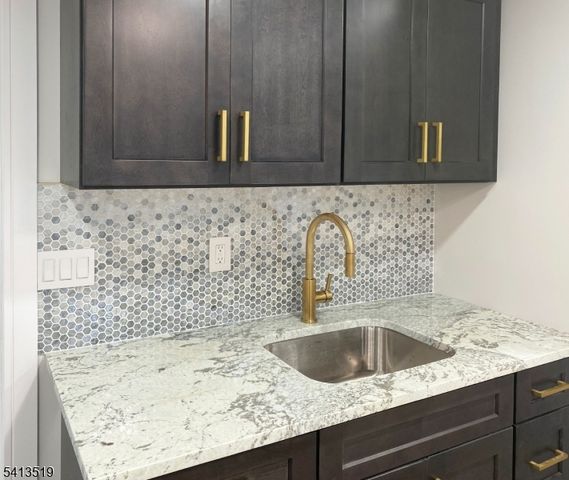 17 Putters Rd, Roxbury Twp., NJ 07876