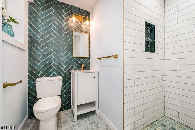 17 Putters Rd, Roxbury Twp., NJ 07876