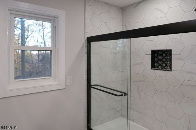 17 Putters Rd, Roxbury Twp., NJ 07876