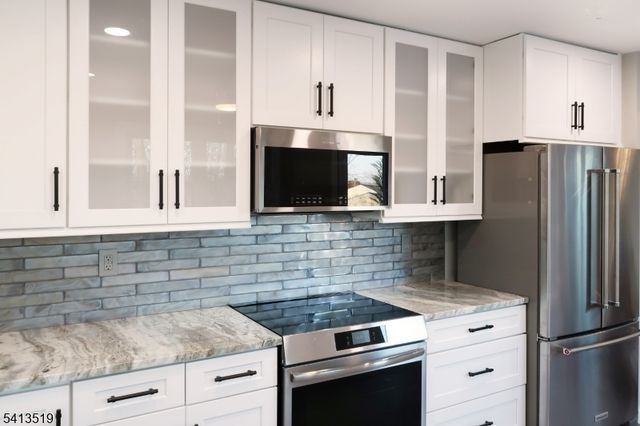 17 Putters Rd, Roxbury Twp., NJ 07876