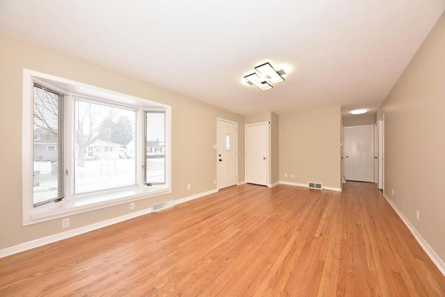 4948 S 15th STREET, Milwaukee, WI 53221