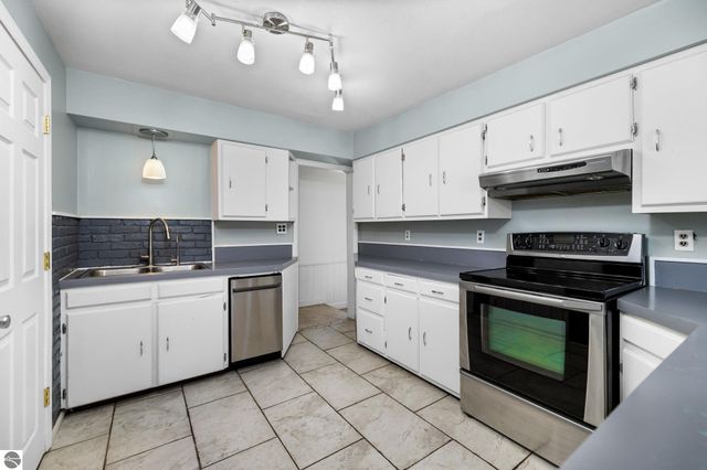 1209 Cass Street, Traverse City, MI 49684