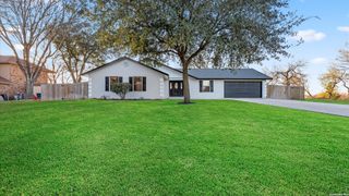 300 RIDGE CREST DR, Seguin, TX 78155