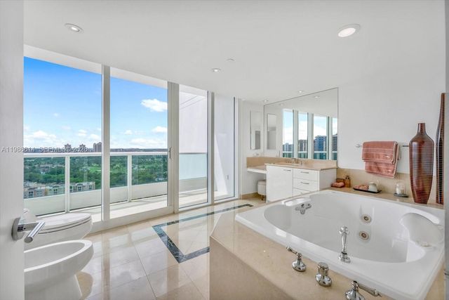 19955 NE 38th Court 2202, Aventura, FL 33180