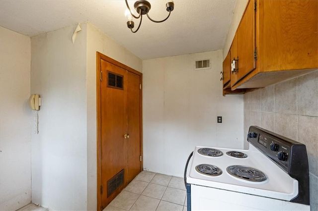 5507 Hunter Street, Kansas City, MO 64133