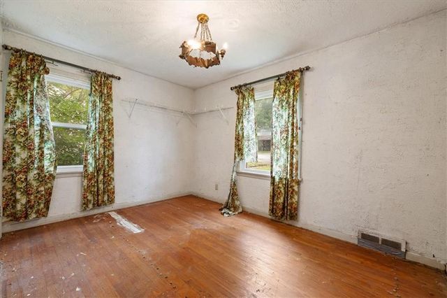 5507 Hunter Street, Kansas City, MO 64133