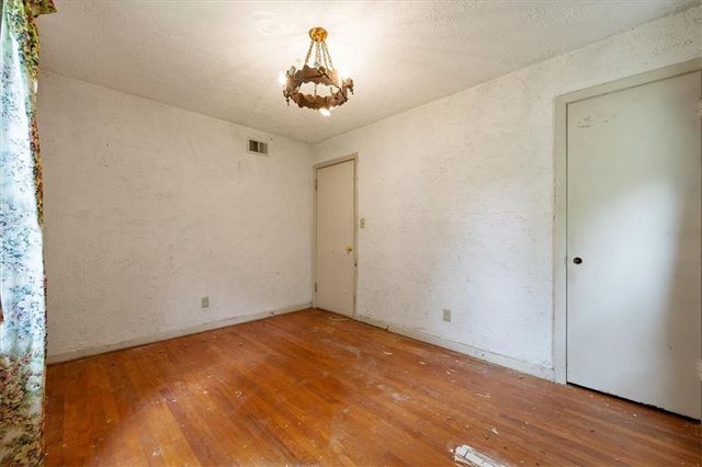 5507 Hunter Street, Kansas City, MO 64133