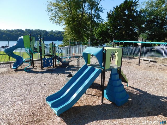 23 Longview Drive, Brookfield, CT 06804