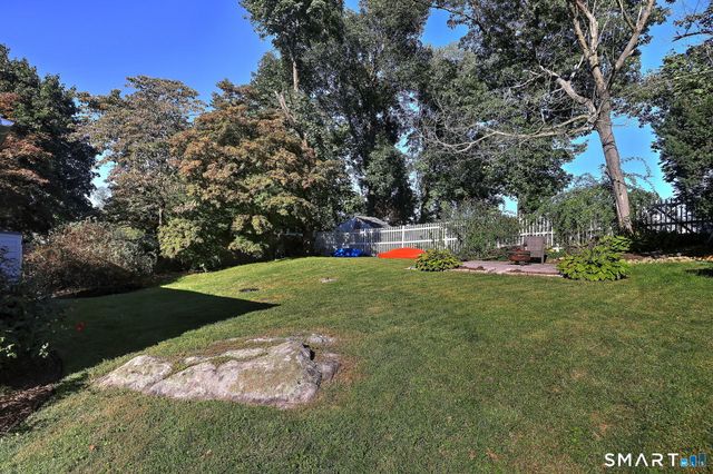 23 Longview Drive, Brookfield, CT 06804