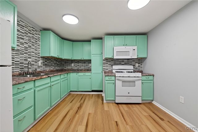 9541 Horseshoe Island Road, Clay, NY 13041