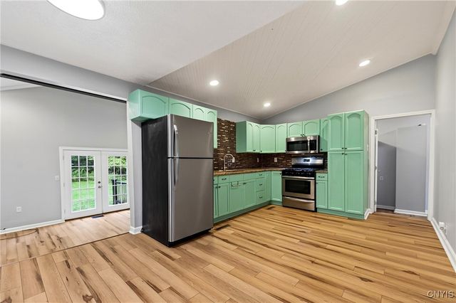 9541 Horseshoe Island Road, Clay, NY 13041