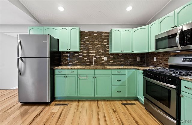 9541 Horseshoe Island Road, Clay, NY 13041