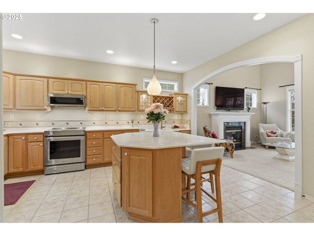 158 Sw 105TH Ter, Portland, OR 97225