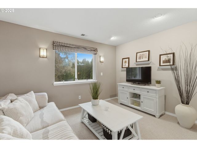 158 Sw 105TH Ter, Portland, OR 97225