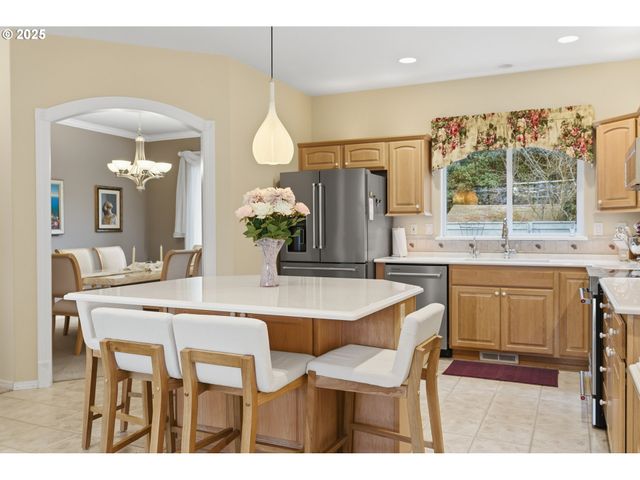 158 Sw 105TH Ter, Portland, OR 97225