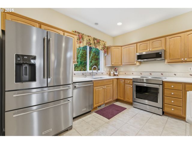 158 Sw 105TH Ter, Portland, OR 97225