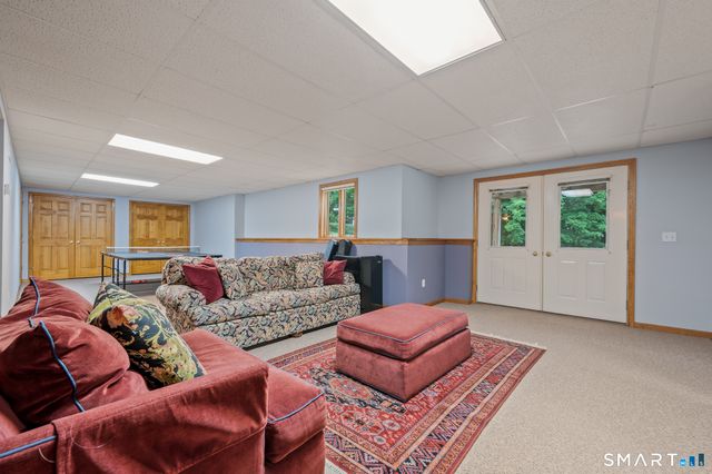 111 Bluff Point Road, Glastonbury, CT 06073