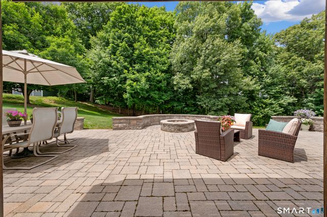 111 Bluff Point Road, Glastonbury, CT 06073
