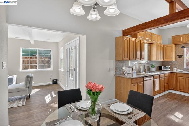 320 Monmouth Dr, Milpitas, CA 95035