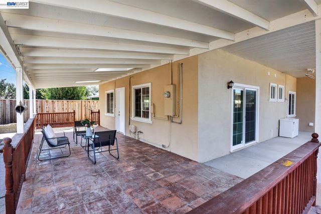 320 Monmouth Dr, Milpitas, CA 95035