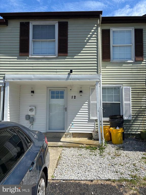 12 HEATHERWOOD DR, Sicklerville, NJ 08081
