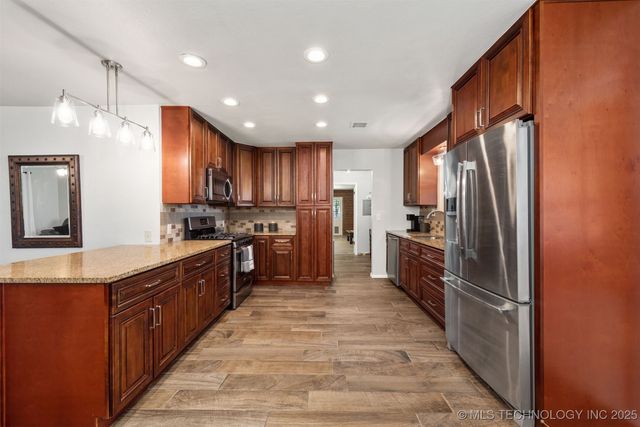 1819 Oak Knoll Drive, Sperry, OK 74073