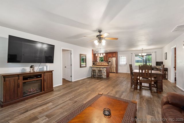 1819 Oak Knoll Drive, Sperry, OK 74073