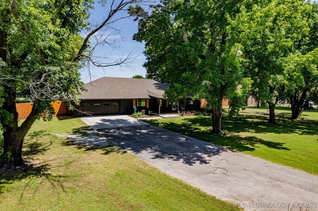 1819 Oak Knoll Drive, Sperry, OK 74073