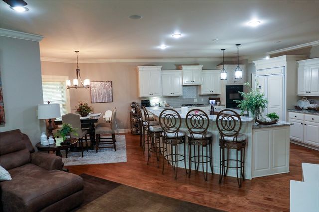 513 Autumnwood, Russellville, AR 72802