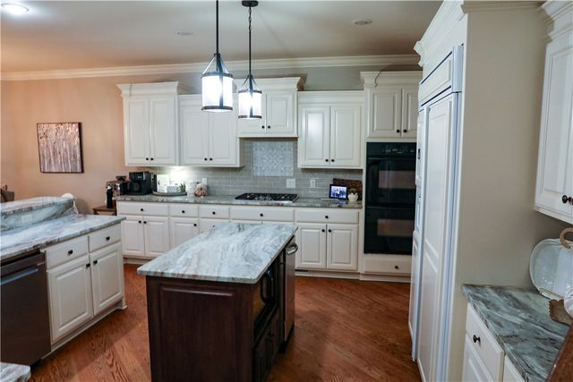 513 Autumnwood, Russellville, AR 72802