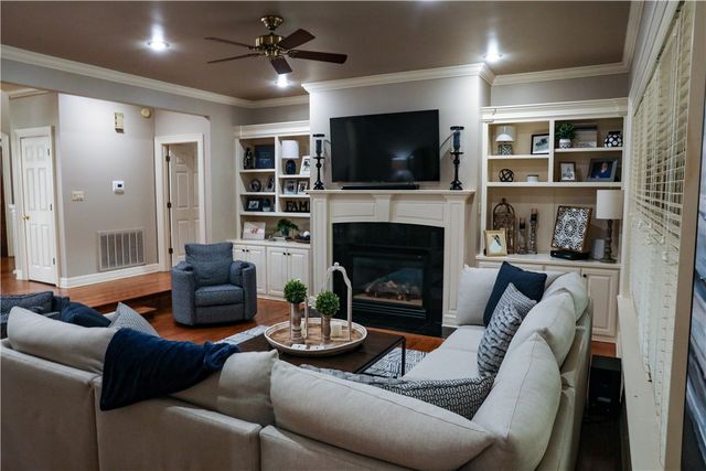 513 Autumnwood, Russellville, AR 72802