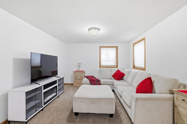 9851 Gillard Avenue NE, Monticello, MN 55362