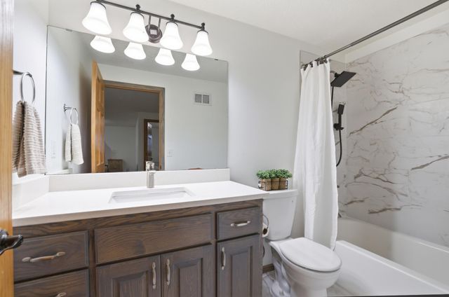 9851 Gillard Avenue NE, Monticello, MN 55362