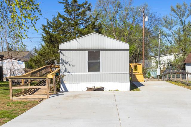 223 Hurricane Cir, La Vergne, TN 37086