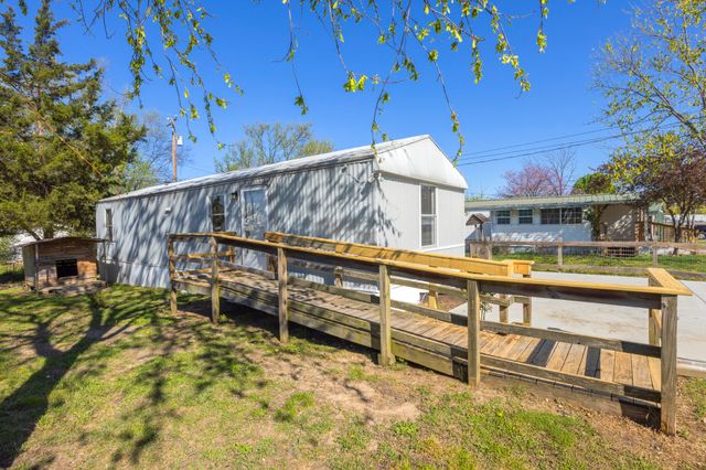 223 Hurricane Cir, La Vergne, TN 37086