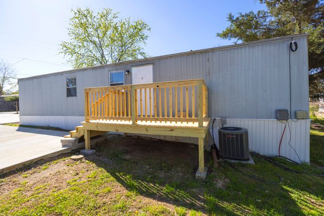 223 Hurricane Cir, La Vergne, TN 37086