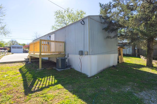 223 Hurricane Cir, La Vergne, TN 37086