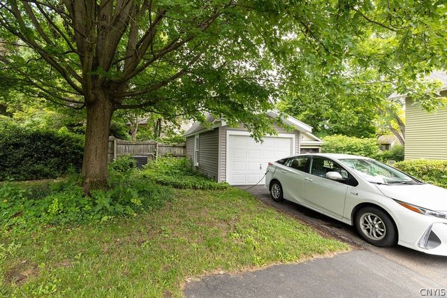 822 Glenwood Ave, Syracuse, NY 13207