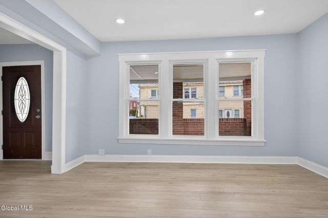 2325 12th Avenue, Colonie, NY 12189