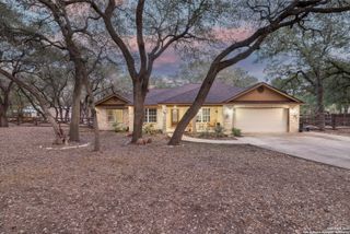 568 Jacobs Ln, La Vernia, TX 78121